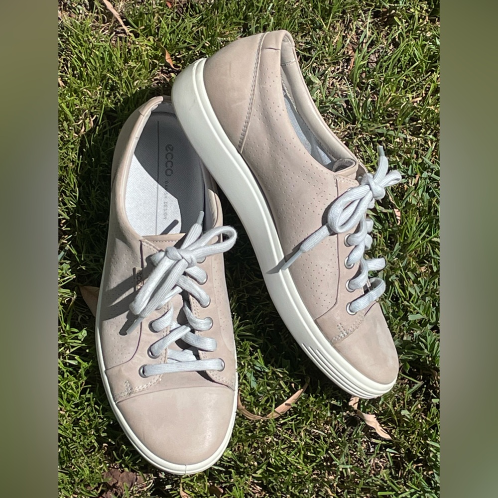 ECCO SNEAKERS SIZE 10